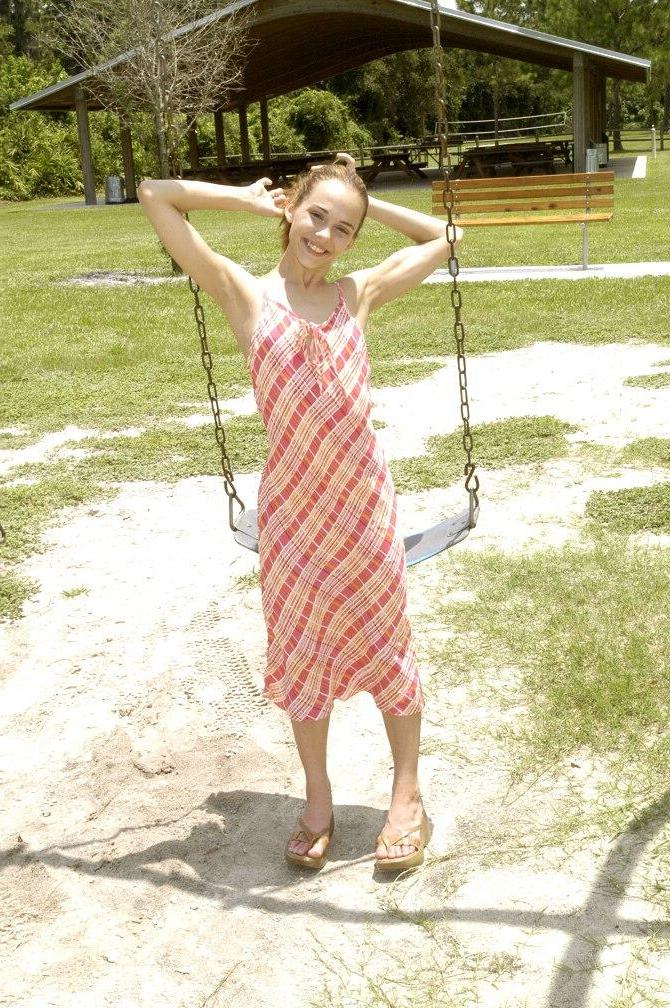 16P Pictures of teen model Jenny Heart exposing herself in a public park