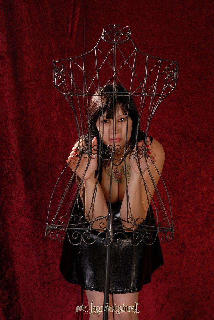 15P Pictures of Jennique Angel showing off her tits