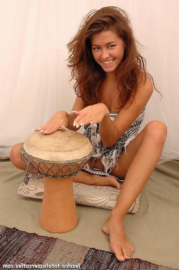 20P Pictures of teen cutie Jessica getting naughty with a bongo drum