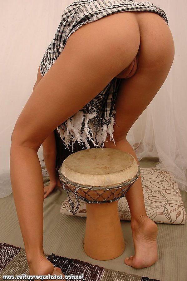 20P Pictures of teen cutie Jessica getting naughty with a bongo drum