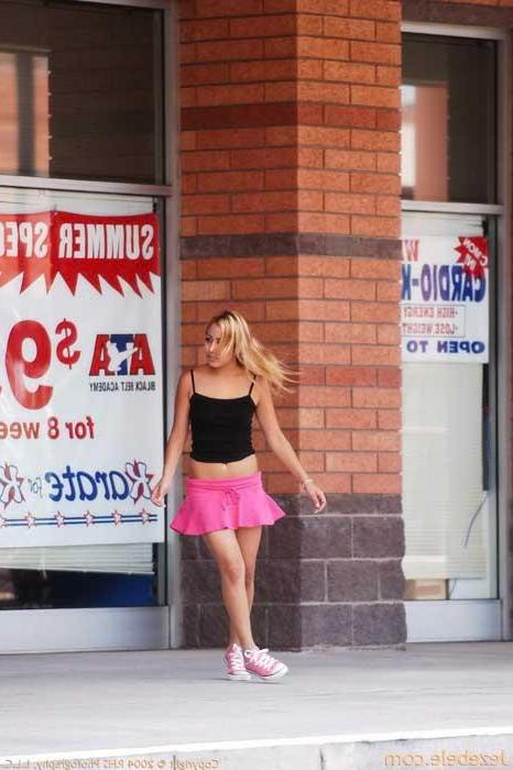 16P Jezebele gets naughty in public