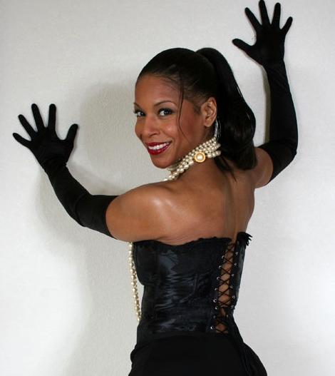 14P Ebony mature Semmie Desuora revealing her melons from a classy corset dress