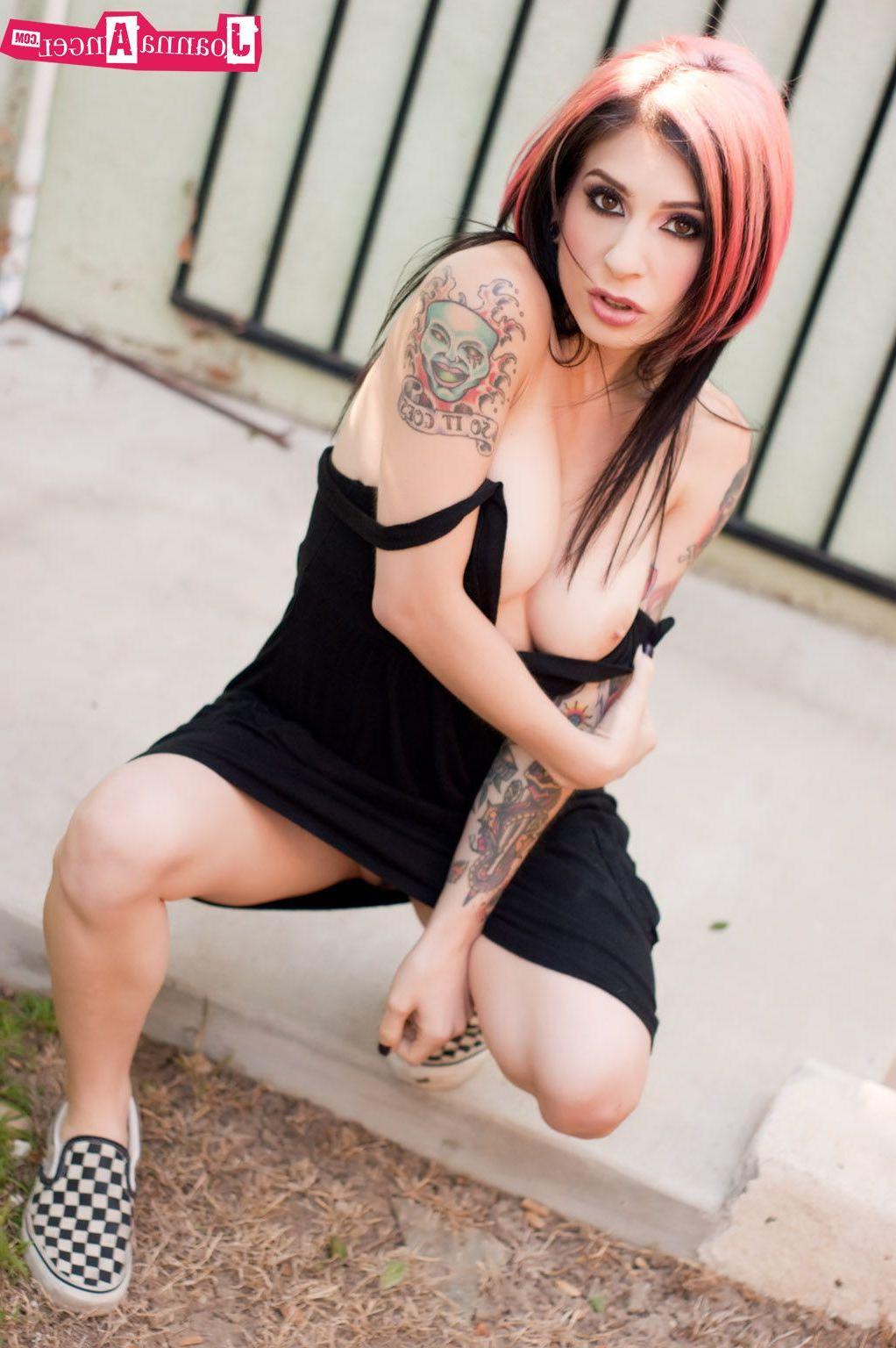 16P Pictures of Joanna Angel showing her pussy in public