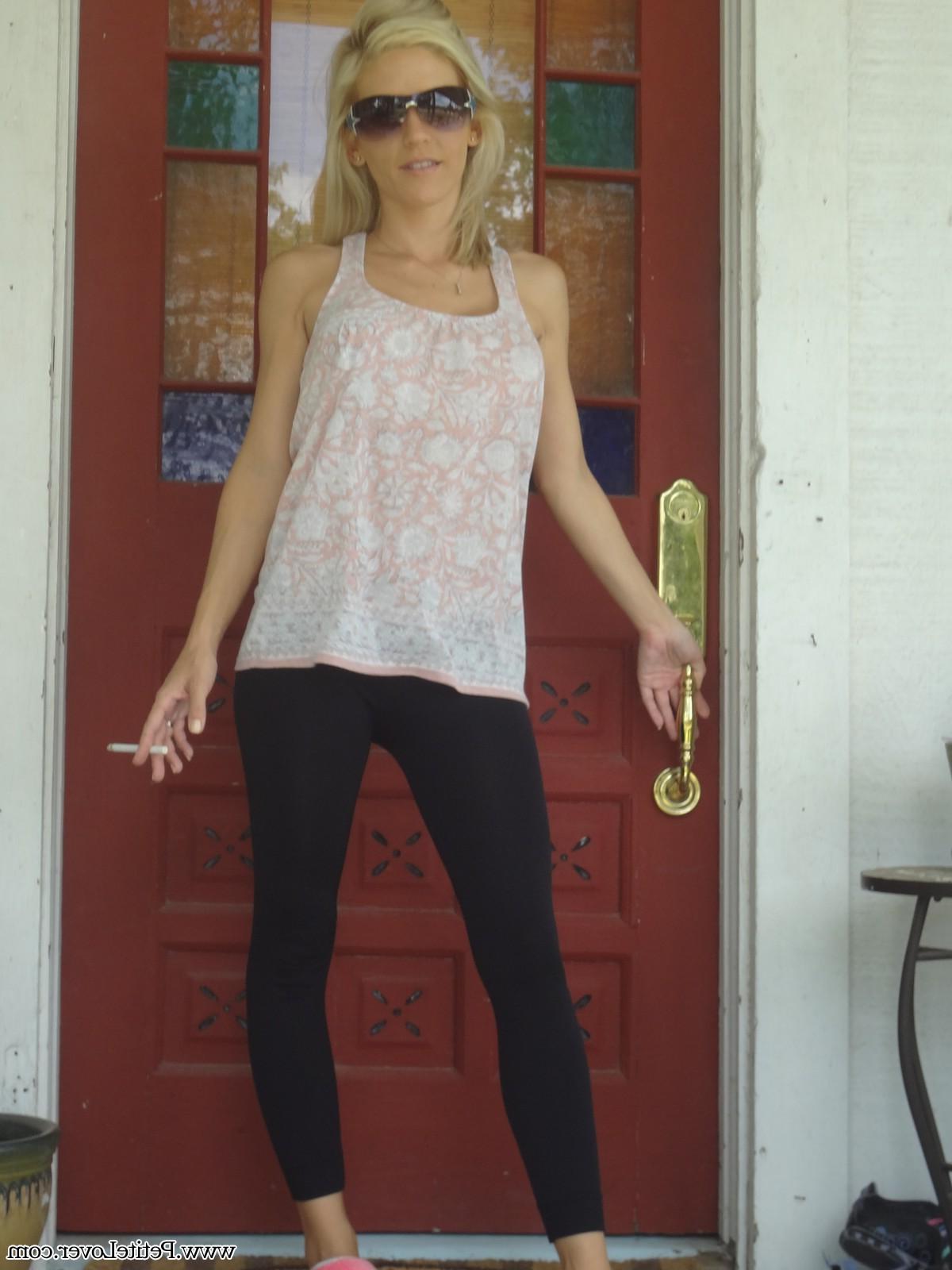 16P Blonde hottie Jolene shares some of her naughty candid photos