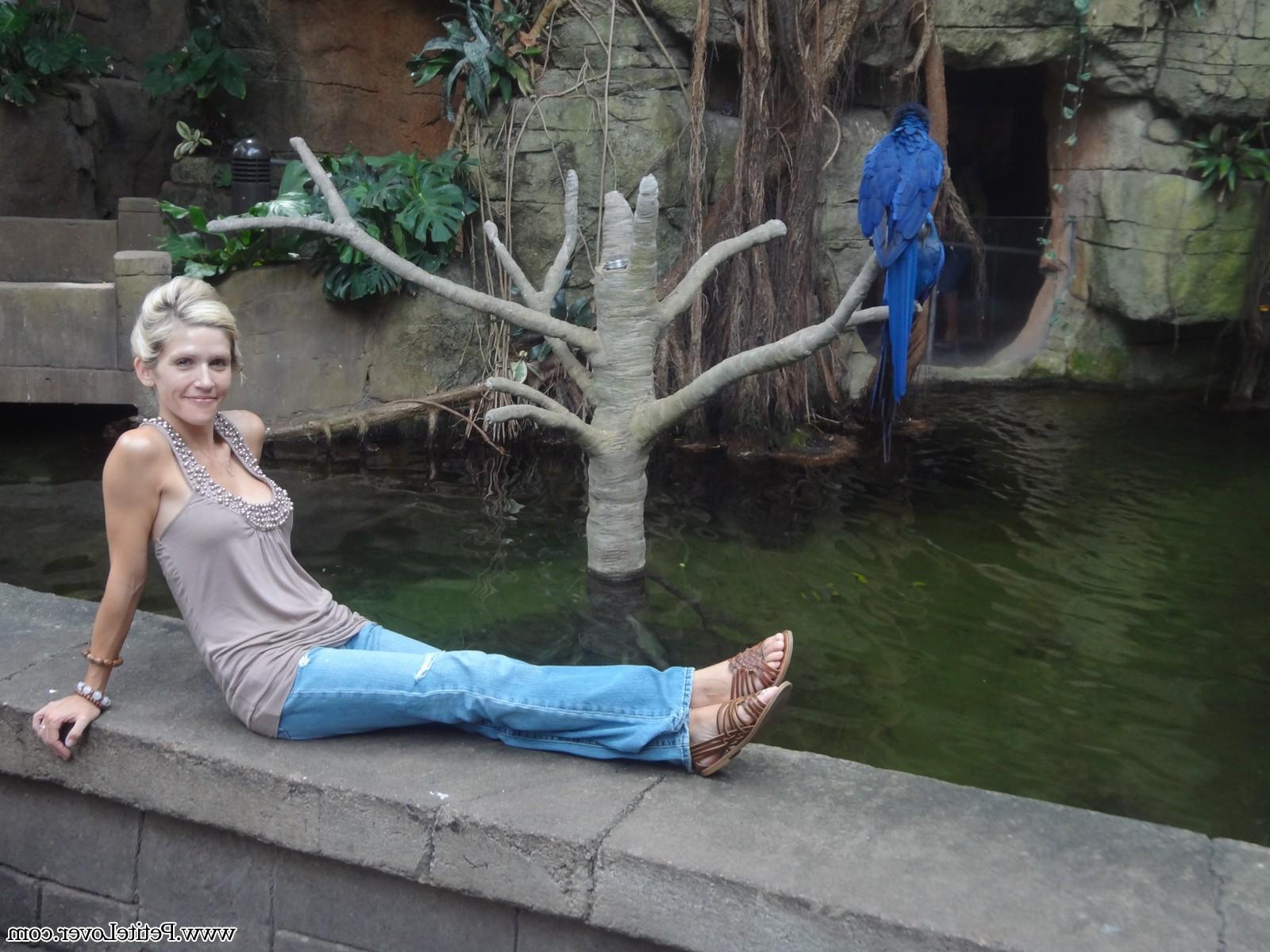 16P Blonde hottie Jolene shares some of her naughty candid photos