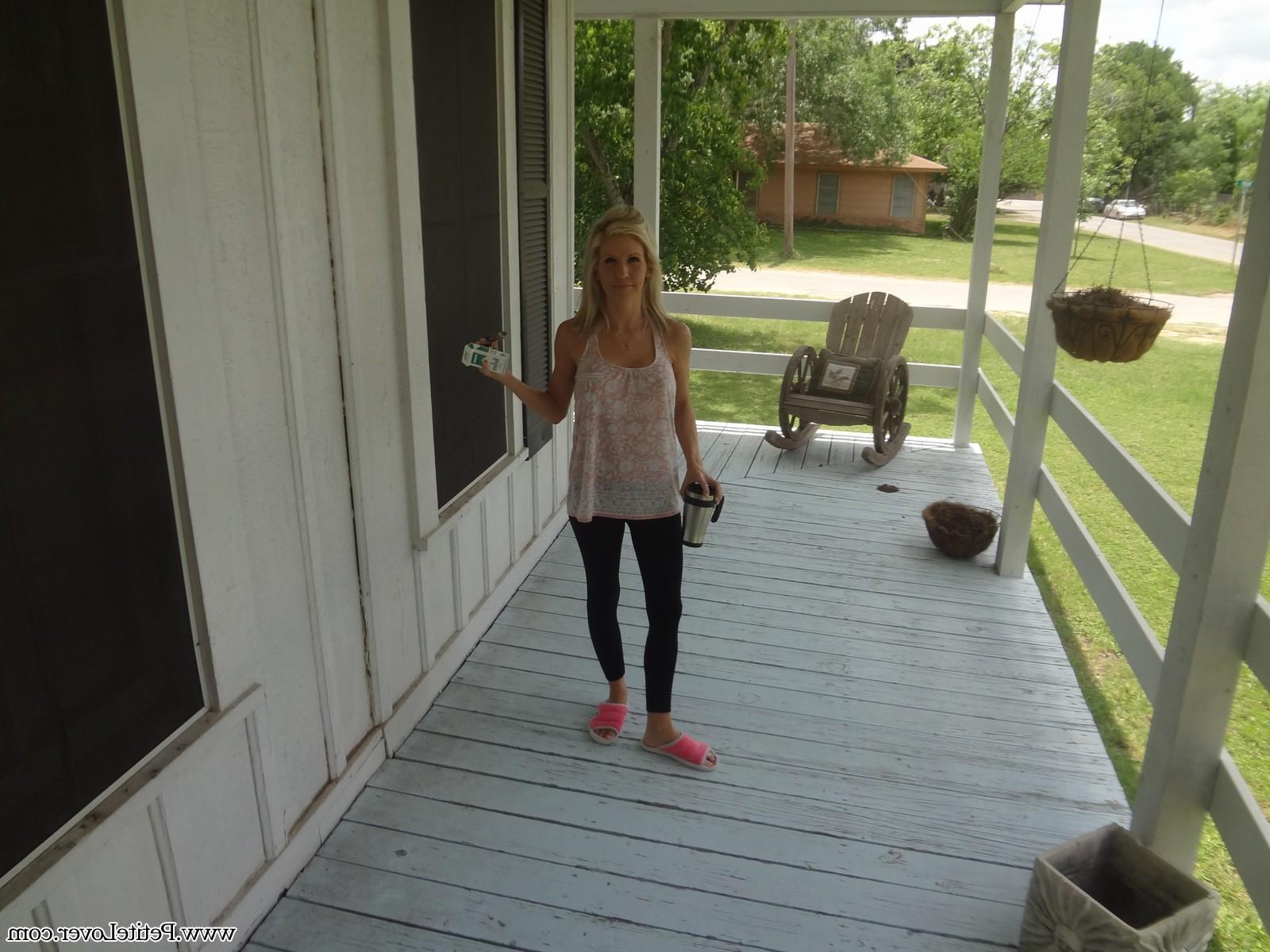 16P Blonde hottie Jolene shares some of her naughty candid photos