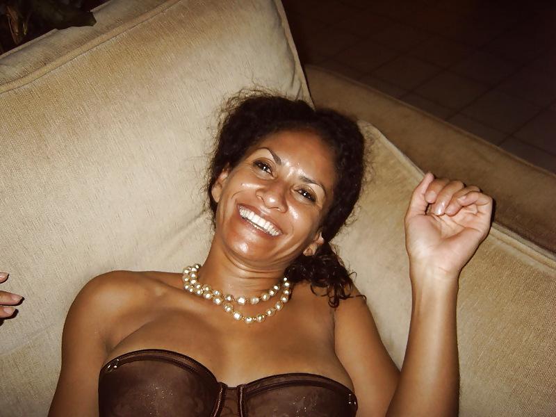 25P Gorgeous black Milf