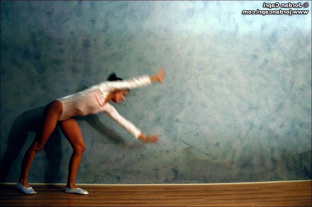 20P Pictures of Jordan Capri practicing her dancing