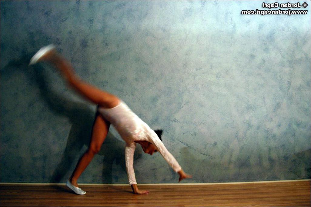 20P Pictures of Jordan Capri practicing her dancing