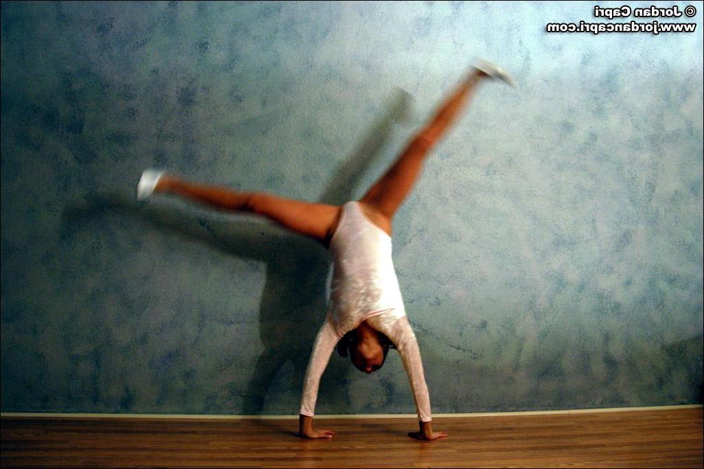 20P Pictures of Jordan Capri practicing her dancing