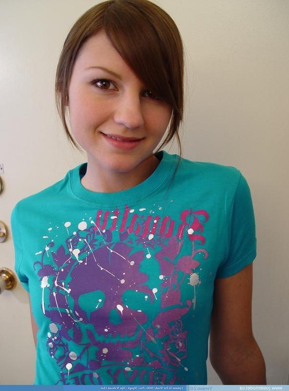 20P Pictures of Josie Model stripping in the kitchen