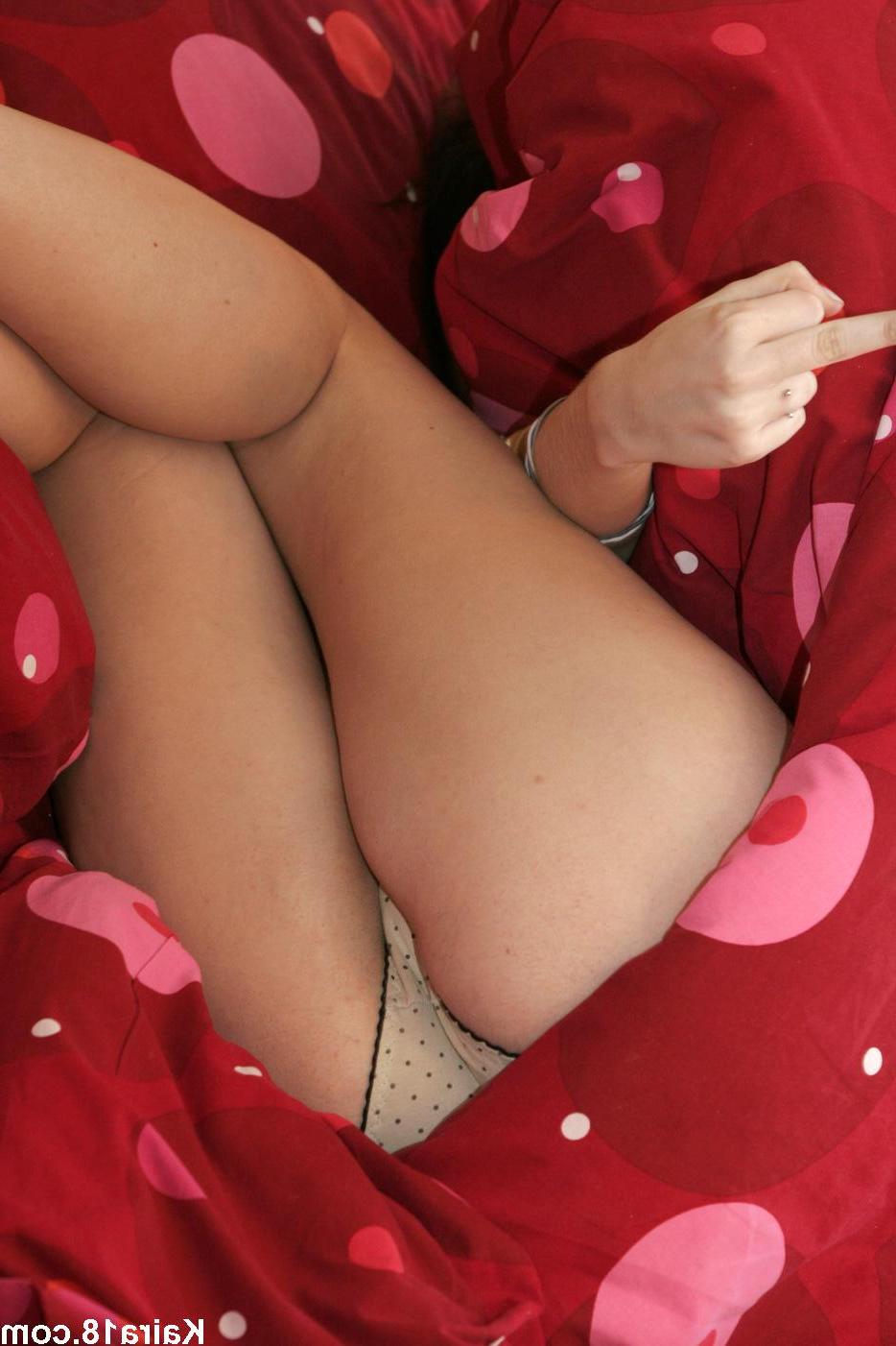 15P Pictures of teen girl Kaira 18 taking off all of her clothes