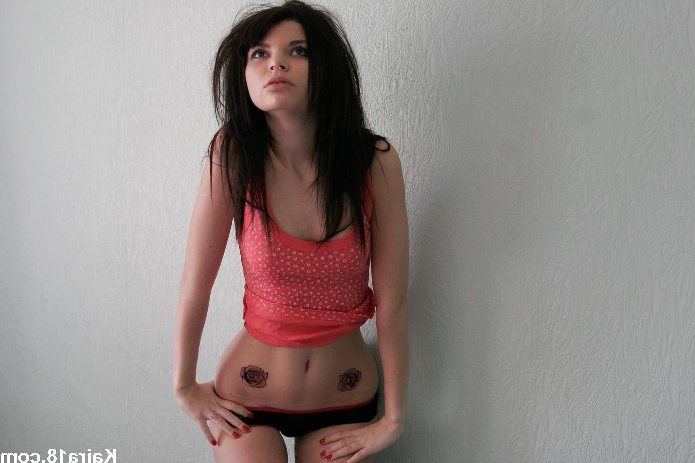15P Pictures of teen hottie Kaira 18 stripping for you in bed