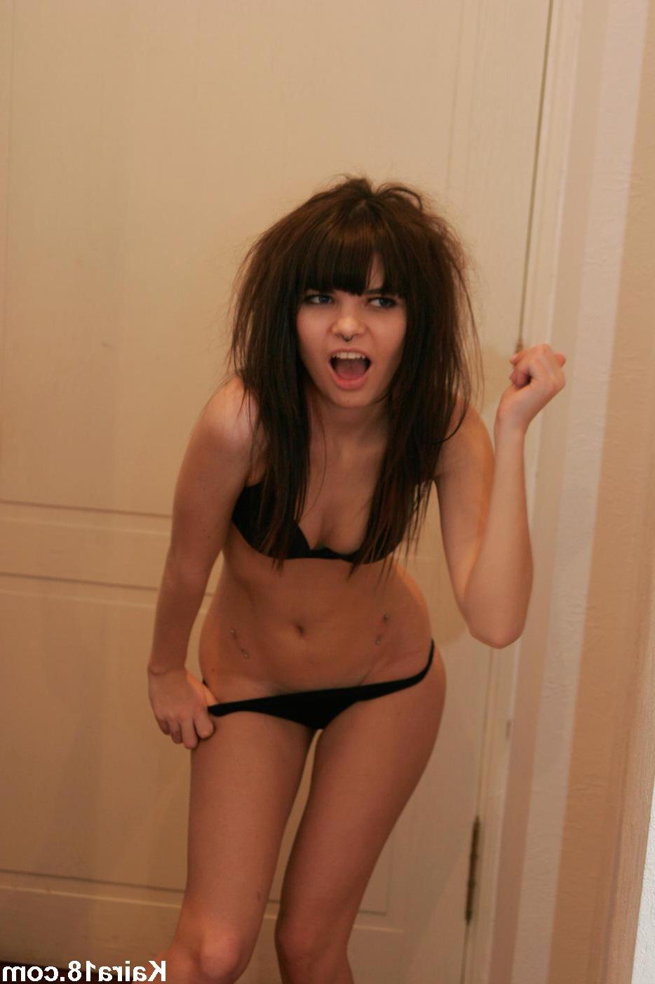 15P Pictures of Kaira 18 stripping nude just for you