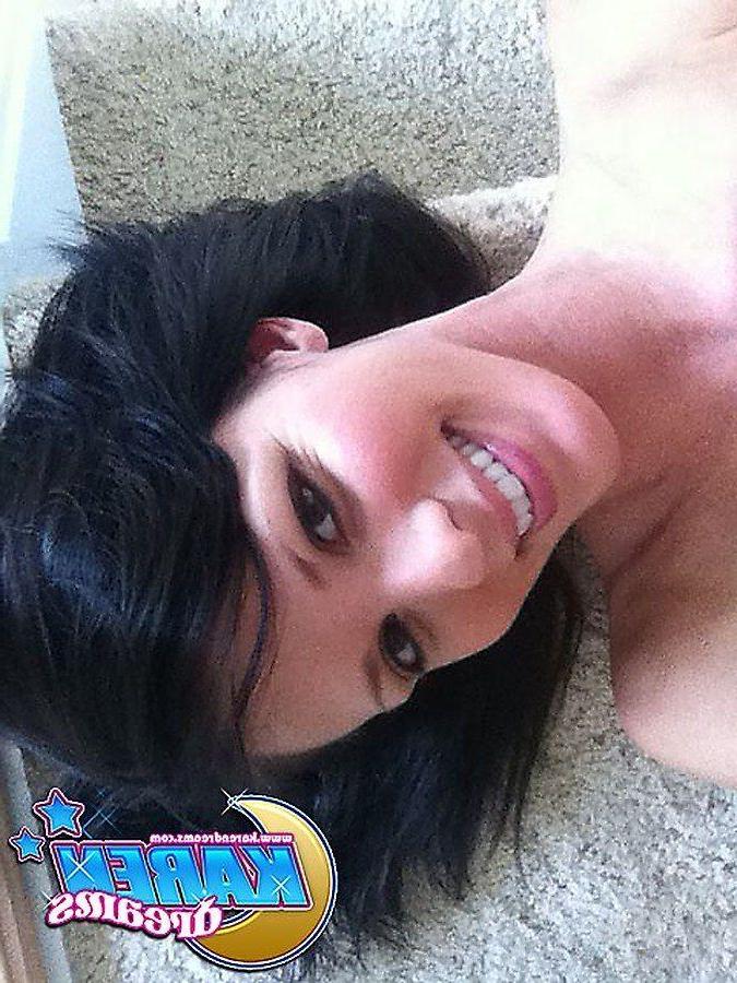 20P Pictures of teen Karen Dreams being naughty on the floor