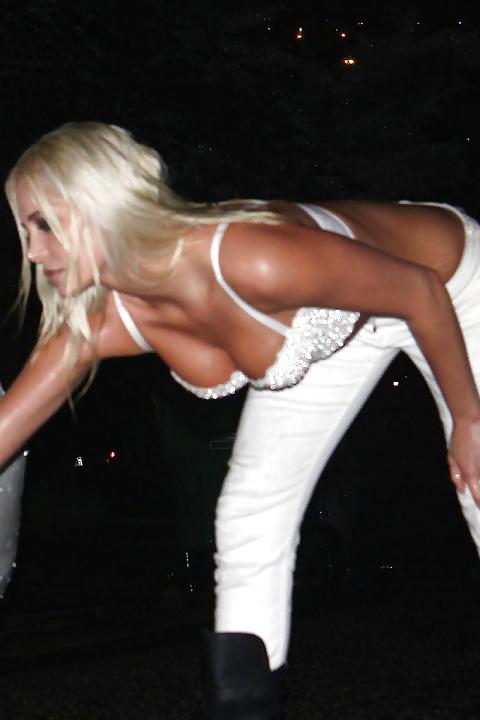25P Cleavage and celebs tits 