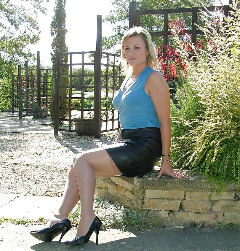 9P Gorgeous milf in heels and stockings in public
