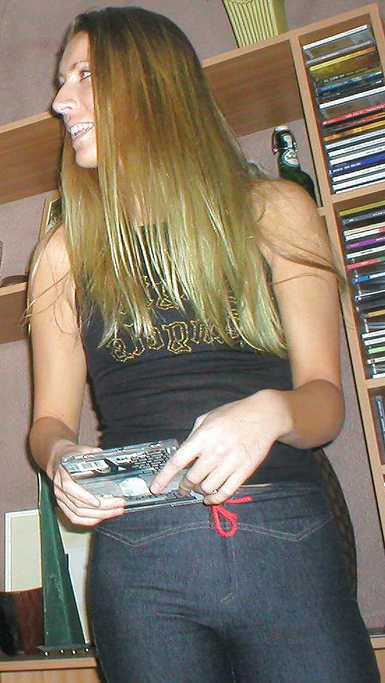 25P Sexy Blonde In The Shower And Fucks Her BF