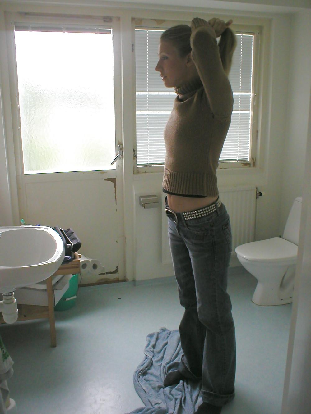 25P Sexy Blonde In The Shower And Fucks Her BF