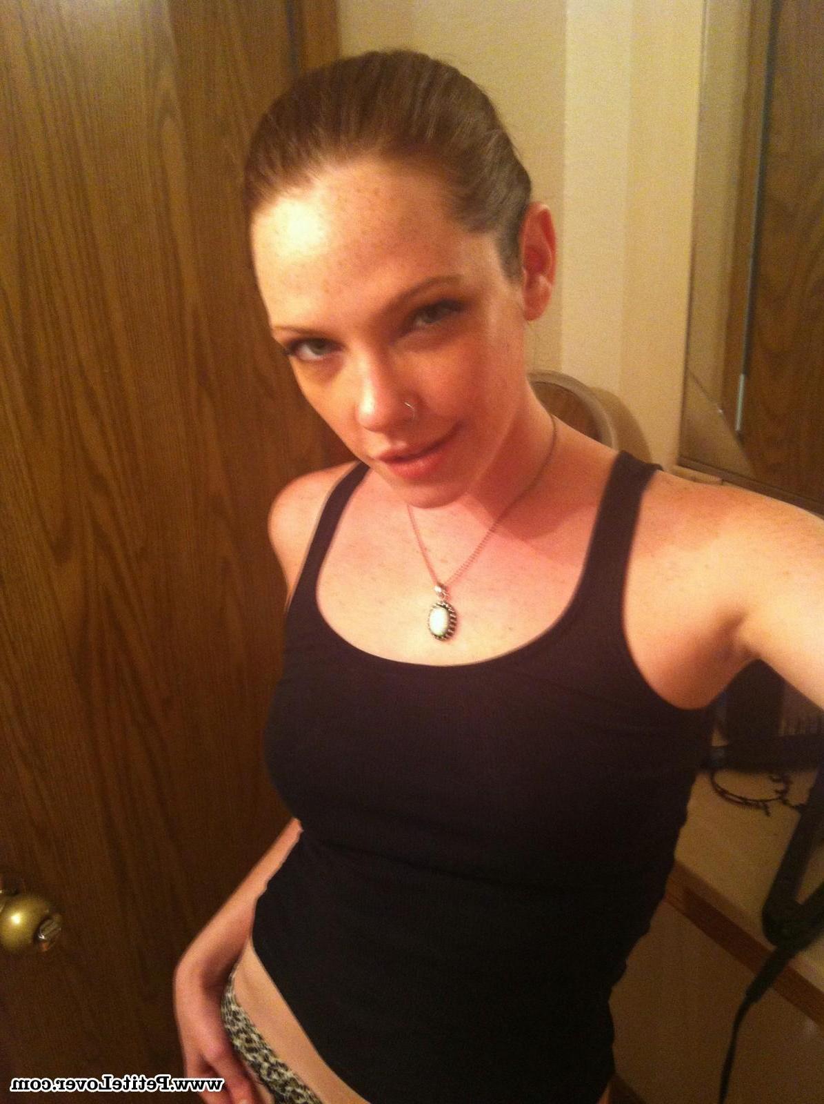 16P Sexy redhead girl Raine shares some sexy selfies with you
