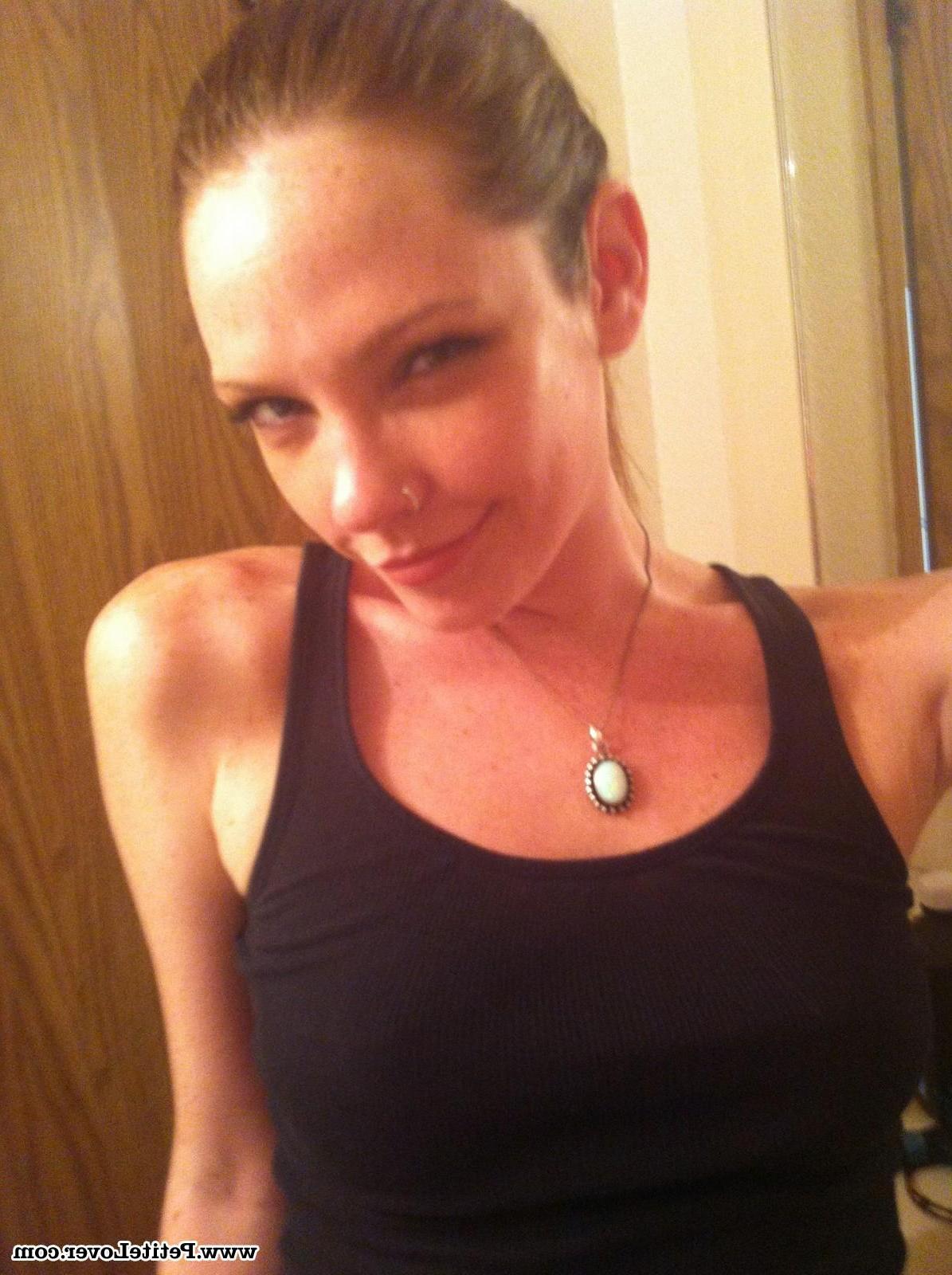 16P Sexy redhead girl Raine shares some sexy selfies with you