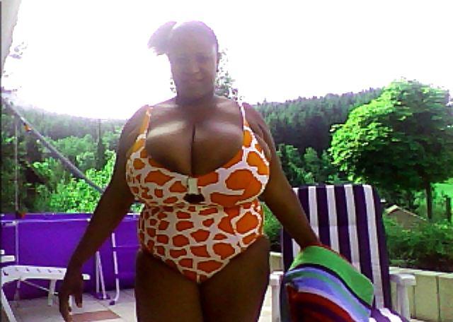 15P BBW Pornostar webcam 10