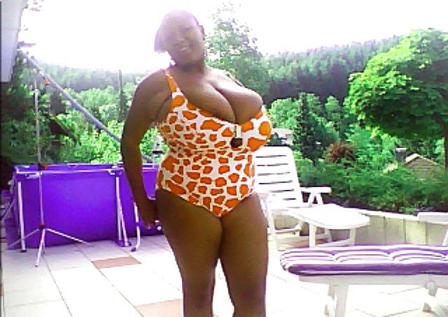 15P BBW Pornostar webcam 10