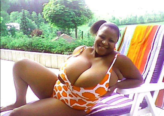 15P BBW Pornostar webcam 10