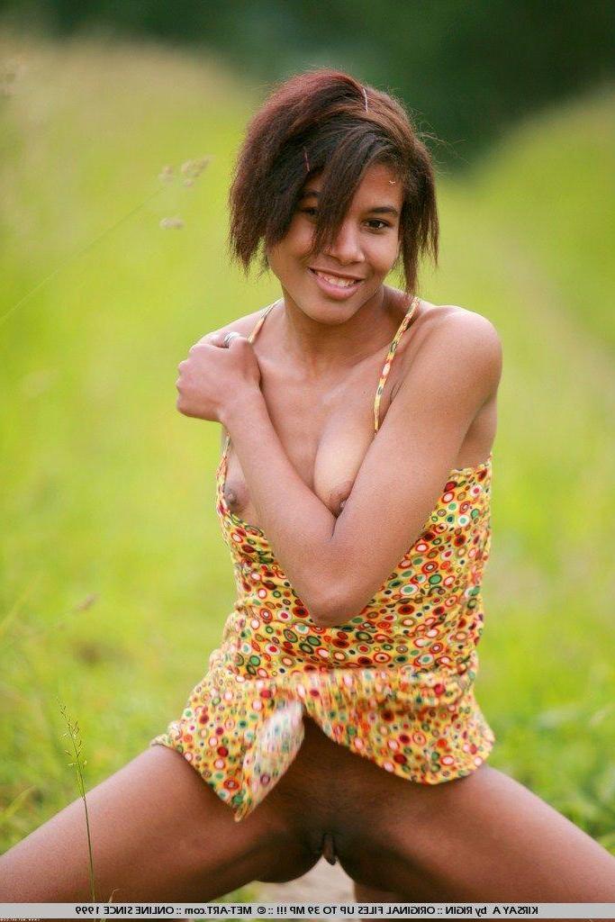 18P Pictures of Kirsay A nude outside