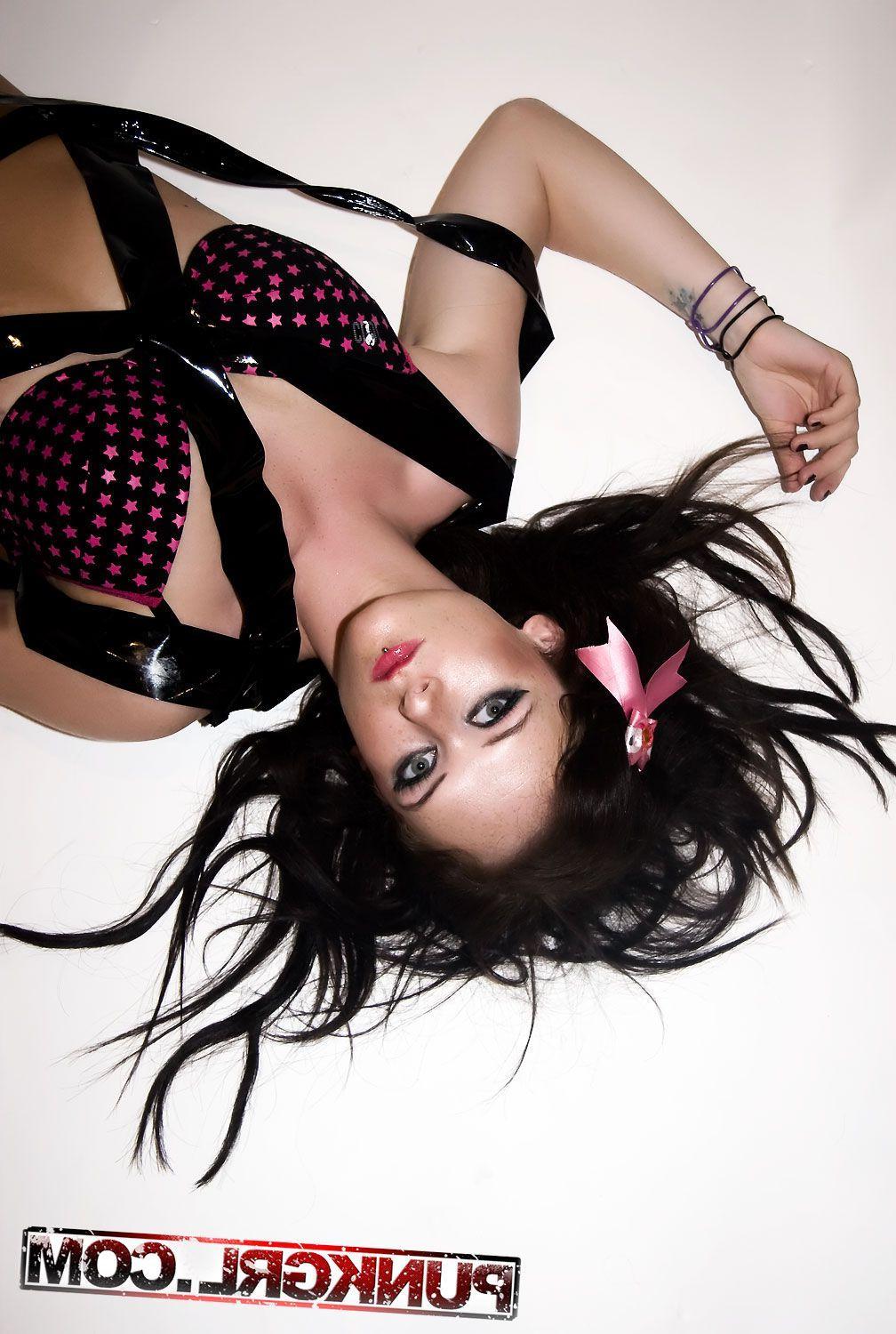 15P Pictures of Kitten Pink getting naughty on the floor