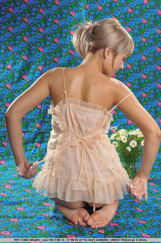 19P Pictures of Lada D bending over for your shlong