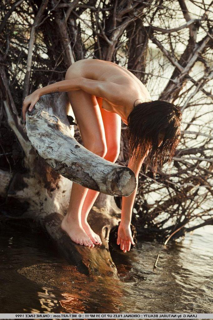 18P Pictures of Lana G getting wet for you