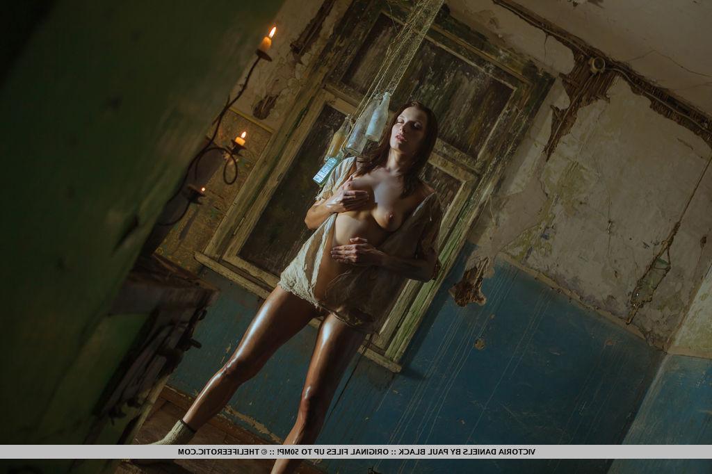 16P Brunette model Laura Neal gets shiny and shows you her wet pussy