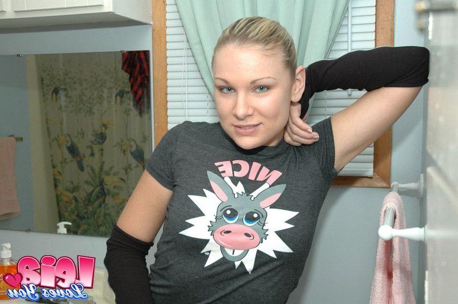 12P Pictures of Leia Loves You flaunting her gorgeous ass