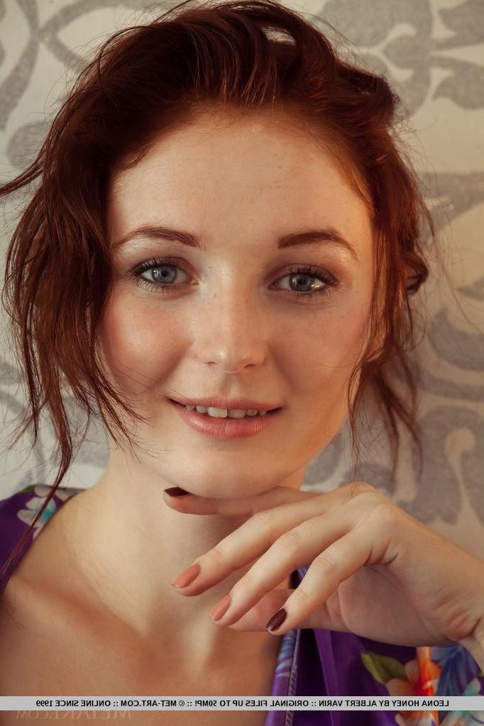 18P Beautiful redhead Leona Honey offers you her tight pussy in "Eniqse"