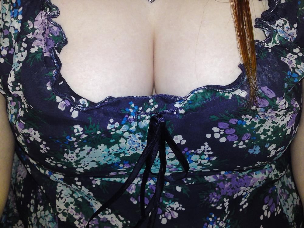 4P Sexy cleavage