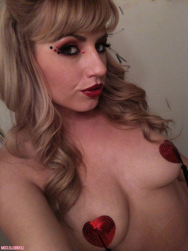 15P Pictures of teen Lexi Belle getting naughty in various ways