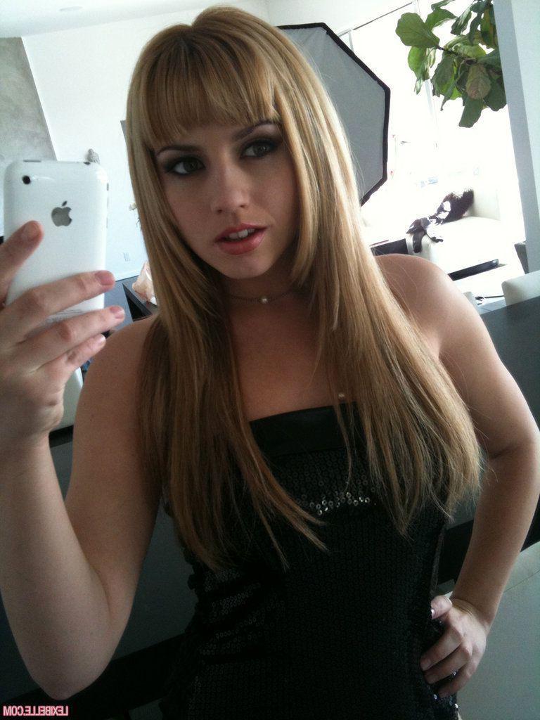 15P Pictures of teen Lexi Belle getting naughty in various ways