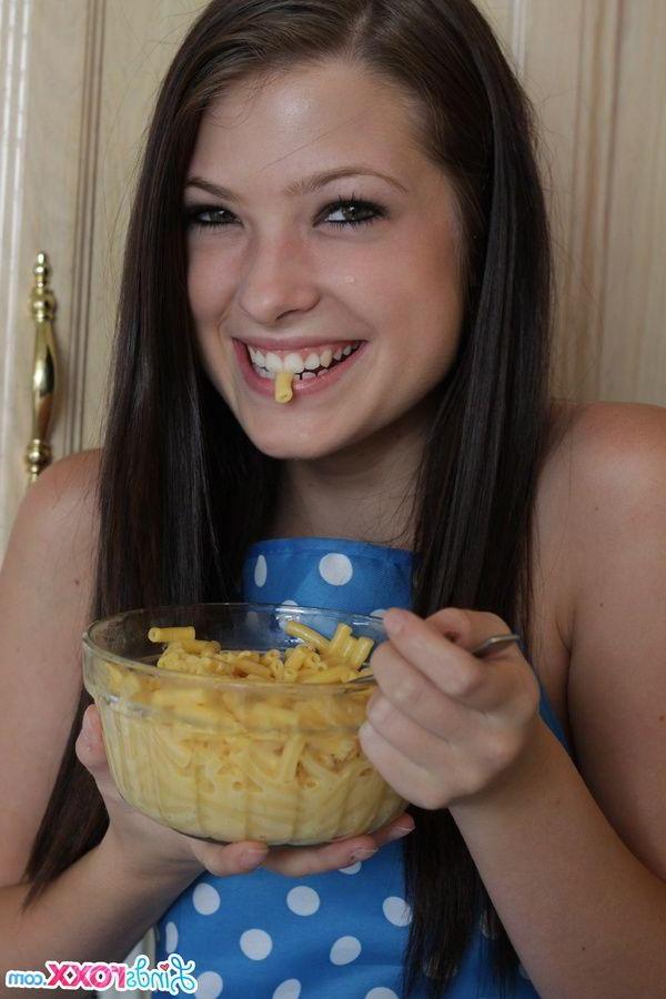 12P Pictures of Linds Roxx teasing in the kitchen