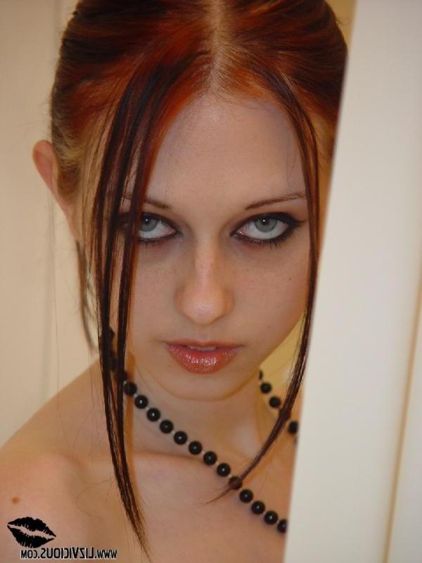 20P Pictures of teen cutie Liz Vicious getting all wet for you
