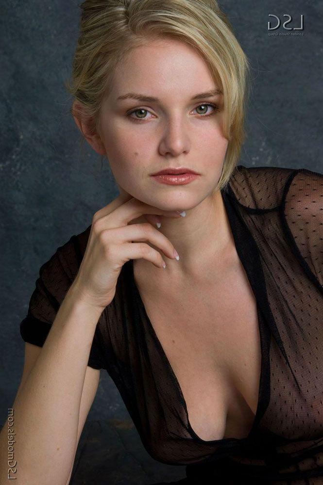 16P Pictures of a hot teen girl getting naked for you