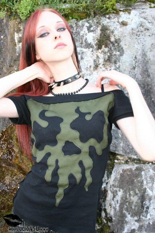 16P Liz Vicious teases us at a power plant