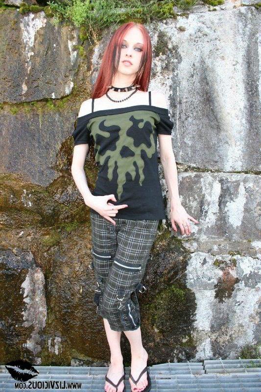 16P Liz Vicious teases us at a power plant