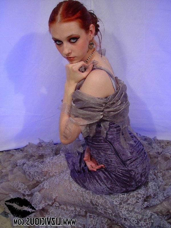 16P Redhead Liz Vicious gets naked