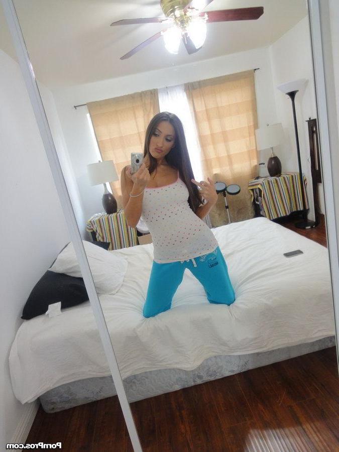 16P Gorgeous girl Lizz Taylor enjoys some passionate sex in the afternoon