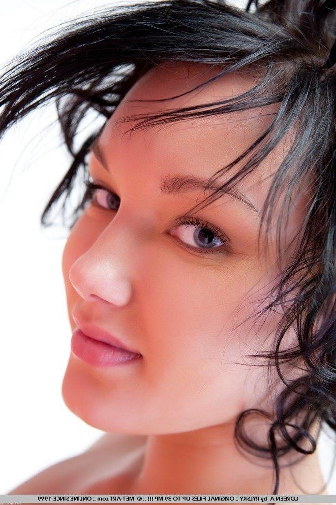 18P Pictures of Loreen A showing her perfect pussy