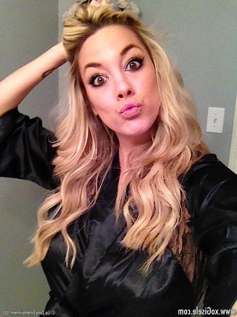 15P Gisele has some fun with her camera phone and takes some naughty pictures of herself
