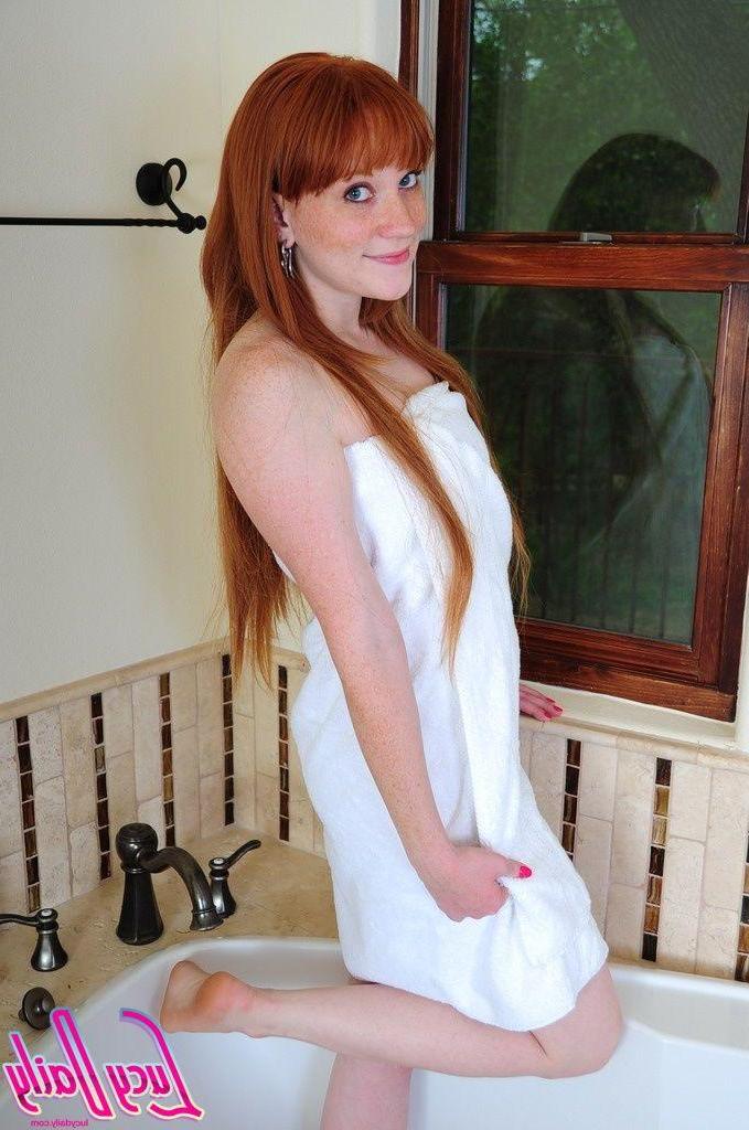 20P Pictures of teen Lucy Daily teasing in the bathtub