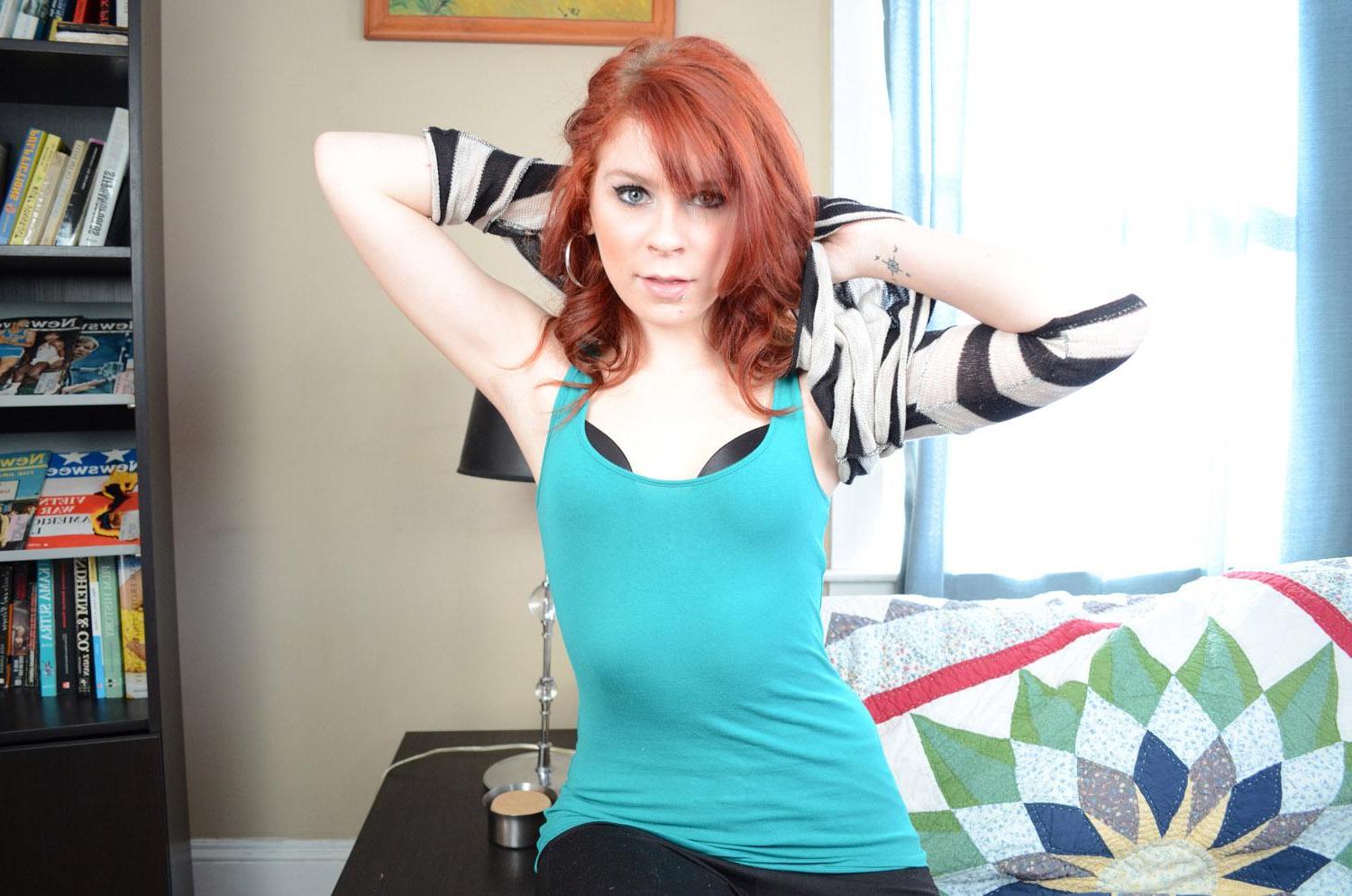 15P Redhead girl Lucy flaunts her sexy ass in panties
