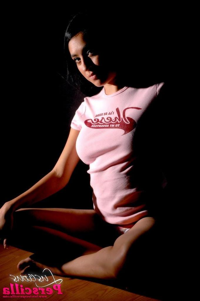 15P Pictures of Luscious Perscilla showing off her gorgeous boobs